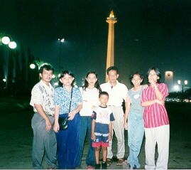 monas.JPG (42636 bytes)