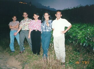 puncak1.JPG (57607 bytes)